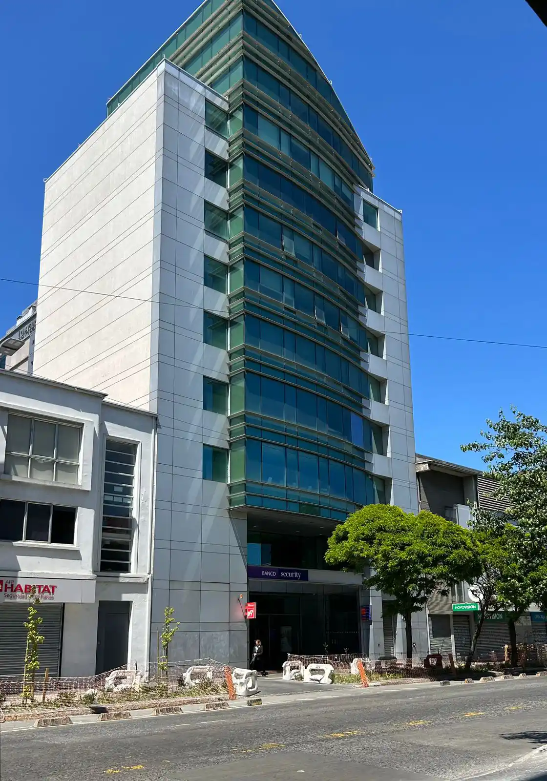Nuestra Oficina y Guardias de Seguridad
